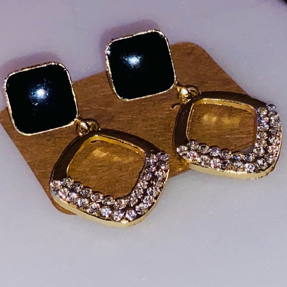 NWOT Elegant Black & Gold Pierced Earrings- Valentine’s Day,Birthdays,Christmas🎄 - Picture 9 of 16